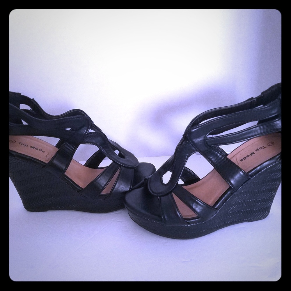 Black wedges